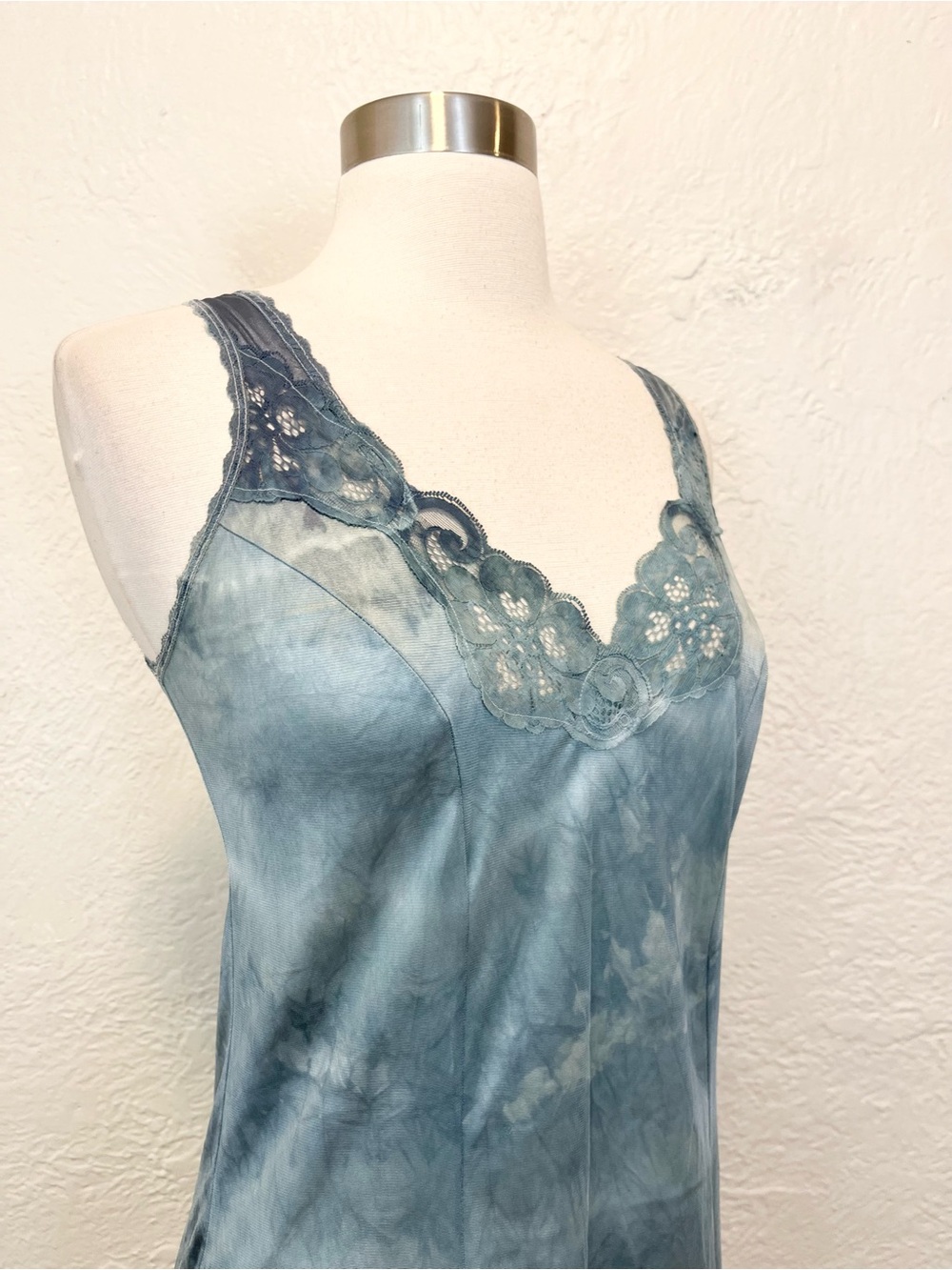 Vintage Blue Tie-Dye Lace-Trim Slip - Picture 2 of 8
